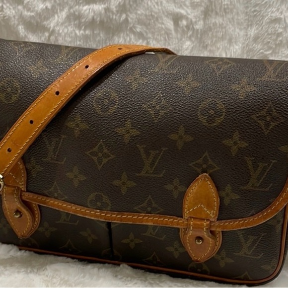 🥳TODAY!!! SEND YOUR OFFER FOR ACCEPTANCE!!! LOUIS VUITTON GIBECEIRE. - Picture 2 of 6